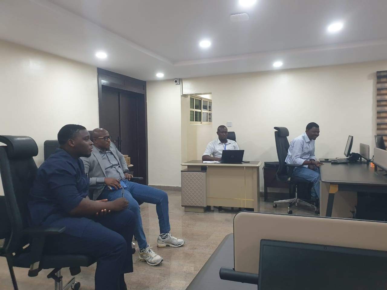 Dillyvest office team collaboration