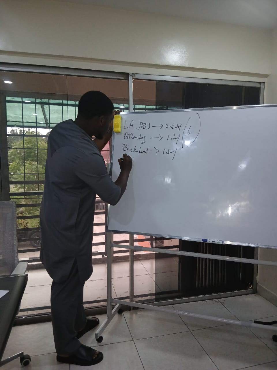Dillyvest staff training session